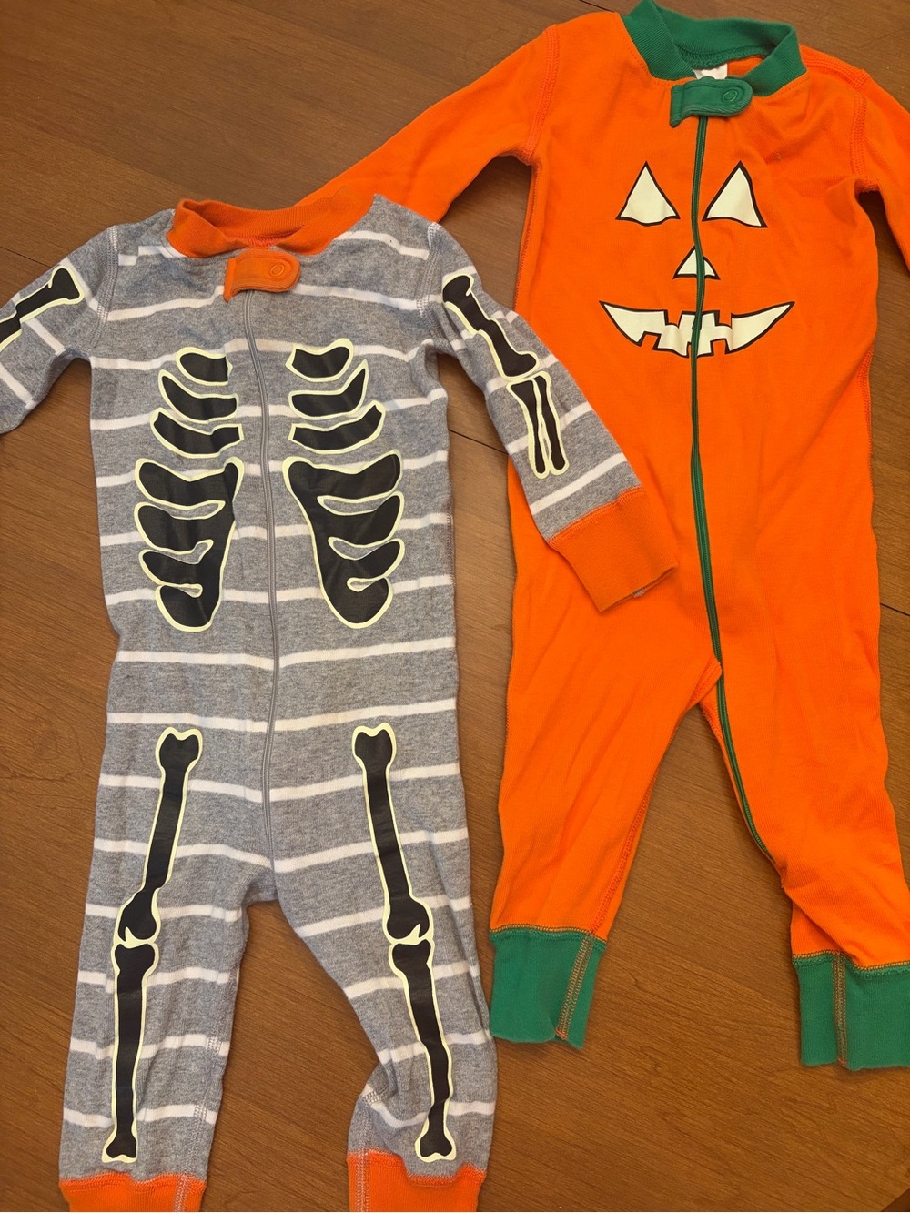 Hanna Andersson Orange Pumpkin & Gray Skeleton Kids One-Piece Pajamas - Pack of